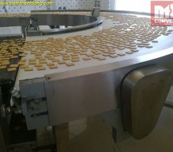 Băng tải con lăn xếp bánh xe nhựa